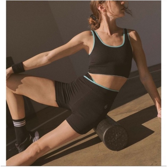 FREE PEOPLE FP Movement Throw Set in Black Blue Combo Sz. Medium Large - Picture 2 of 10